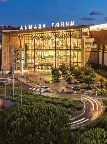 Terreno na sobreda caparica, perto de praias e de lisboa.