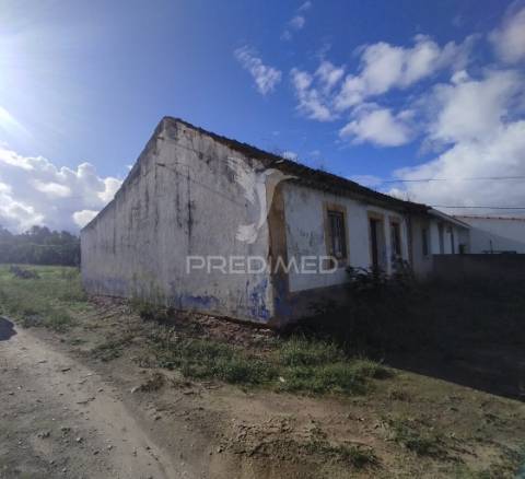 Moradia com terreno, para reconstruir