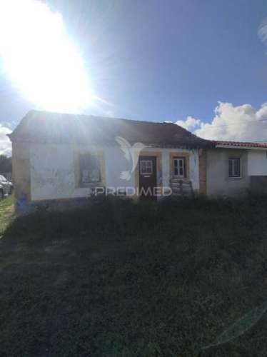 Moradia com terreno, para reconstruir