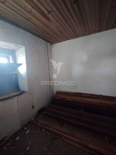 Moradia com terreno, para reconstruir