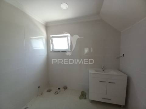 Moradia t3 restaurada em foros de amora – seixal