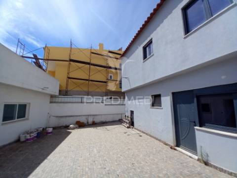 Moradia t3 restaurada em foros de amora – seixal