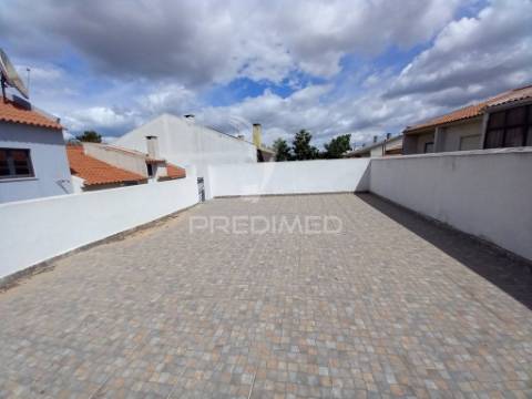 Moradia t3 restaurada em foros de amora – seixal