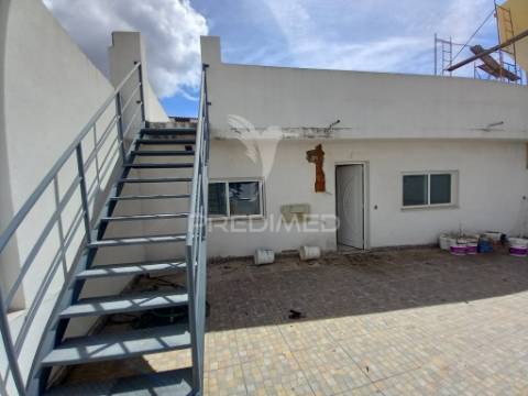 Moradia t3 restaurada em foros de amora – seixal