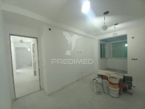 Apartamento t2 totalmente restaurado no laranjeiro