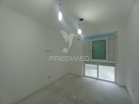 Apartamento t2 totalmente restaurado no laranjeiro