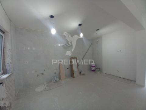 Apartamento t2 totalmente restaurado no laranjeiro