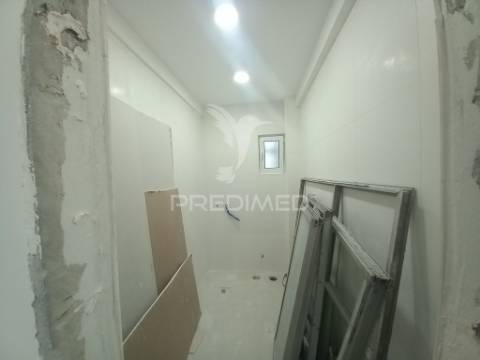 Apartamento t2 totalmente restaurado no laranjeiro