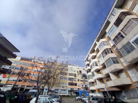 Apartamento t2 totalmente restaurado no laranjeiro