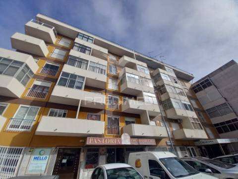 Apartamento t2 totalmente restaurado no laranjeiro