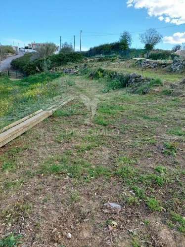 Terreno urbano com benfeitorias