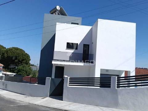 Moradia t4 a estrear com piscina em alverca