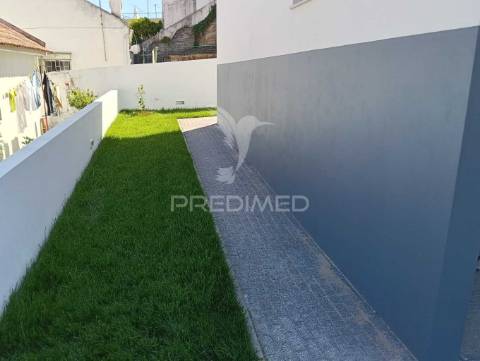 Moradia t4 a estrear com piscina em alverca
