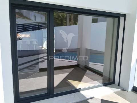 Moradia t4 a estrear com piscina em alverca