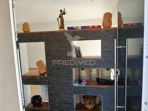 Moradia t4 a estrear com piscina em alverca