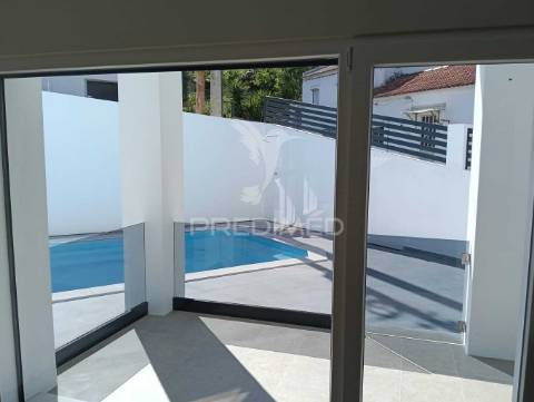 Moradia t4 a estrear com piscina em alverca