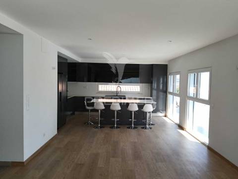 Moradia t4 a estrear com piscina em alverca