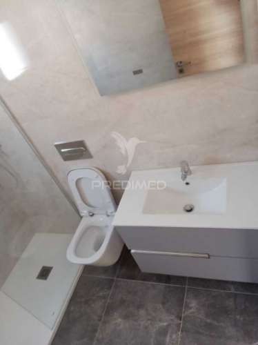 Moradia t4 a estrear com piscina em alverca