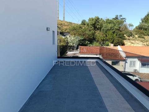 Moradia t4 a estrear com piscina em alverca