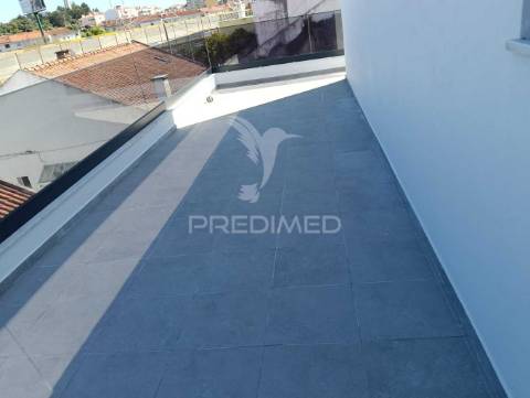 Moradia t4 a estrear com piscina em alverca