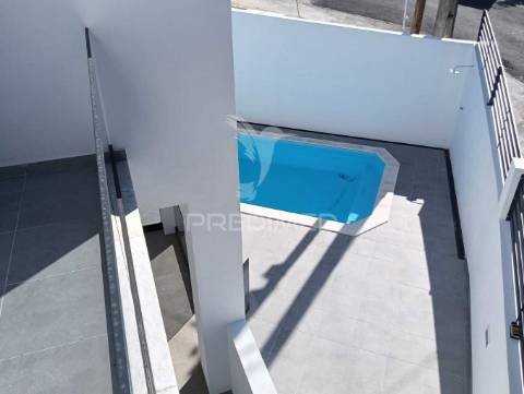 Moradia t4 a estrear com piscina em alverca