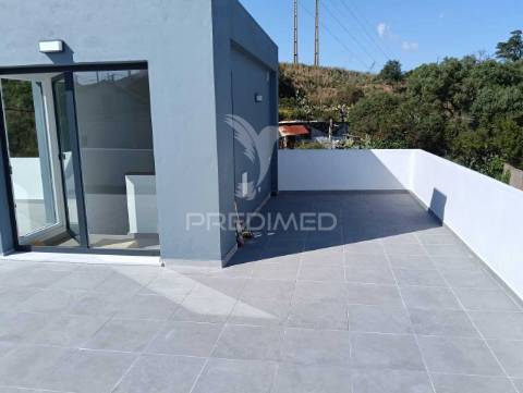 Moradia t4 a estrear com piscina em alverca