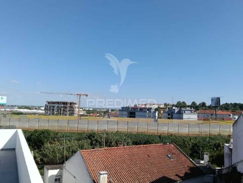 Moradia t4 a estrear com piscina em alverca