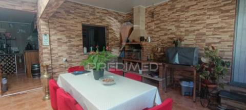 Moradia t3 com terreno de  2.640m²