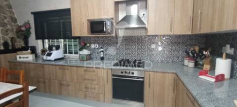 Moradia t3 com terreno de  2.640m²