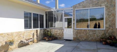 Moradia t3 com terreno de  2.640m²