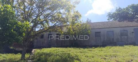 Moradia t3 com terreno de  2.640m²