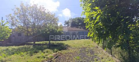 Moradia t3 com terreno de  2.640m²