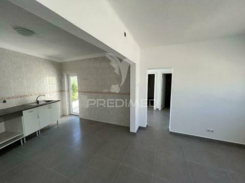 Moradia com 2 quartos com terreno - renovada - viseu - nelas