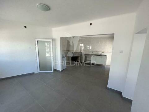 Moradia com 2 quartos com terreno - renovada - viseu - nelas