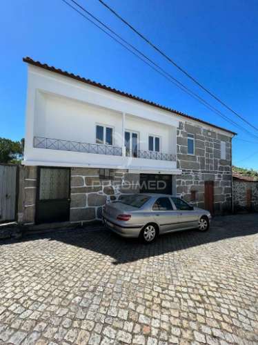 Moradia com 2 quartos com terreno - renovada - viseu - nelas