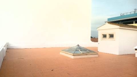 Loja  para comércio e serviços com 360m2  perto da zona ribeirinha de portimão