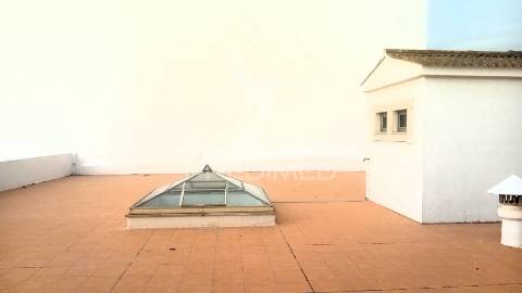 Loja  para comércio e serviços com 360m2  perto da zona ribeirinha de portimão