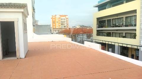 Loja  para comércio e serviços com 360m2  perto da zona ribeirinha de portimão