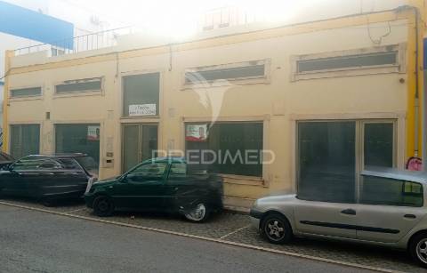 Loja  para comércio e serviços com 360m2  perto da zona ribeirinha de portimão