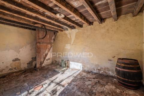 Moradia antiga de pedra gaula santa cruz ilha da madeira