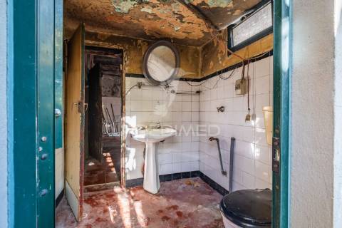 Moradia antiga de pedra gaula santa cruz ilha da madeira