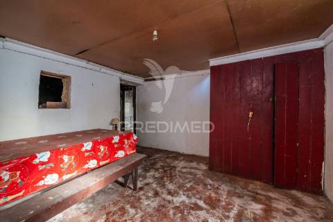 Moradia antiga de pedra gaula santa cruz ilha da madeira