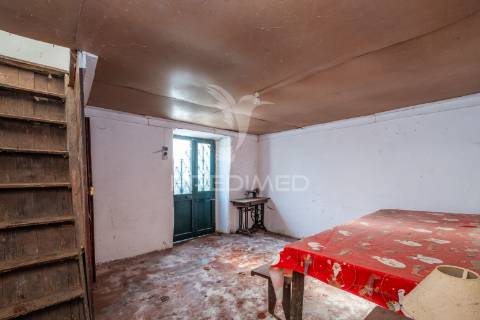 Moradia antiga de pedra gaula santa cruz ilha da madeira