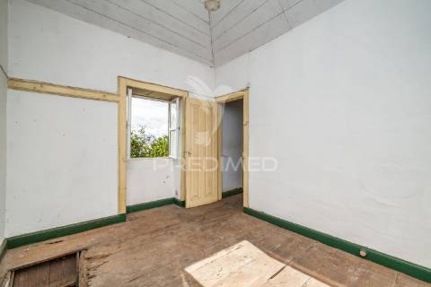 Moradia antiga de pedra gaula santa cruz ilha da madeira