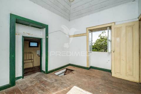 Moradia antiga de pedra gaula santa cruz ilha da madeira