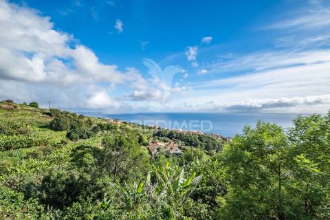 Moradia antiga de pedra gaula santa cruz ilha da madeira
