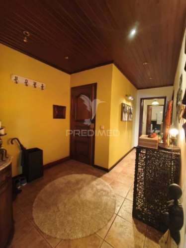 Apartamento t3 no 2º andar com elevador e garagem individual – vagos