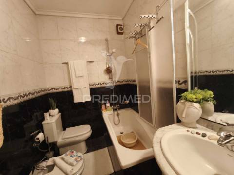 Apartamento t3 no 2º andar com elevador e garagem individual – vagos