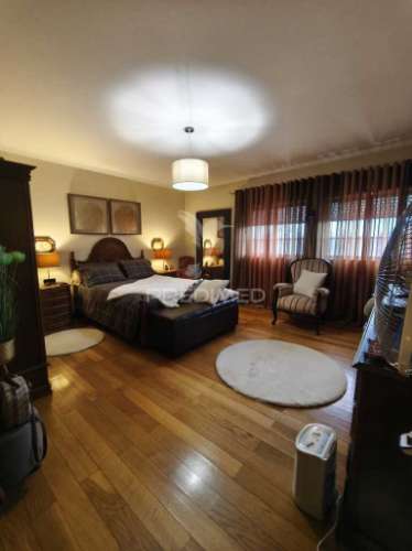 Apartamento t3 no 2º andar com elevador e garagem individual – vagos