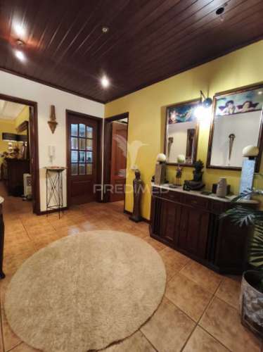 Apartamento t3 no 2º andar com elevador e garagem individual – vagos